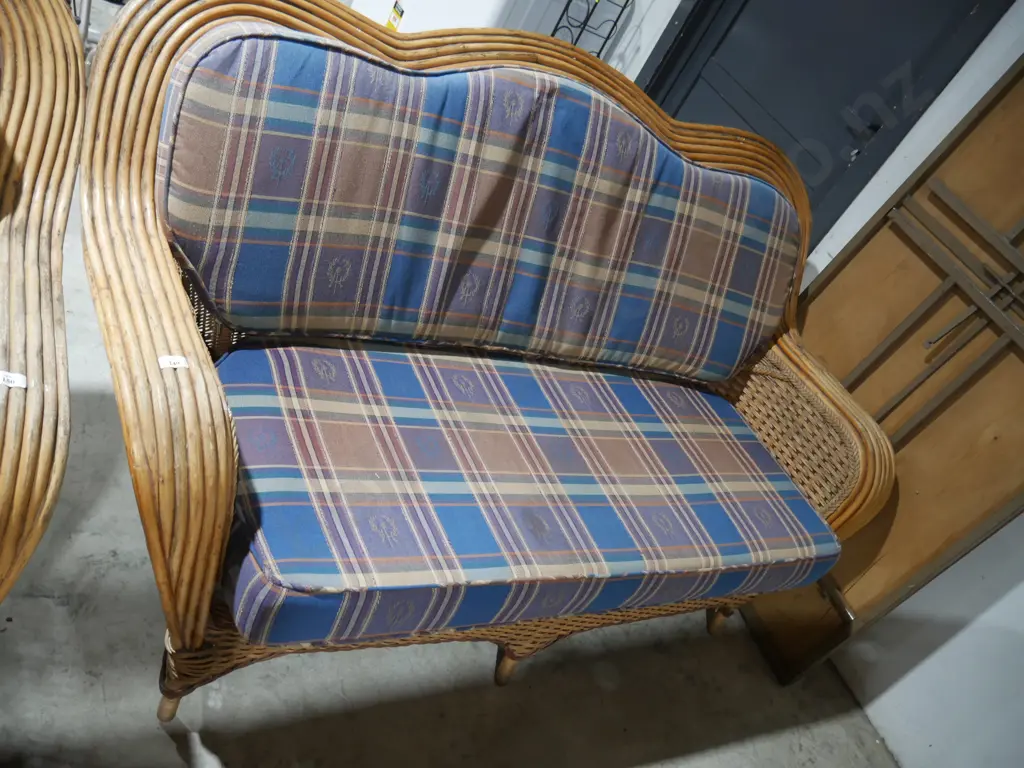 Cane settee Image 1++