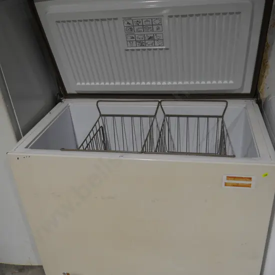Chest freezer