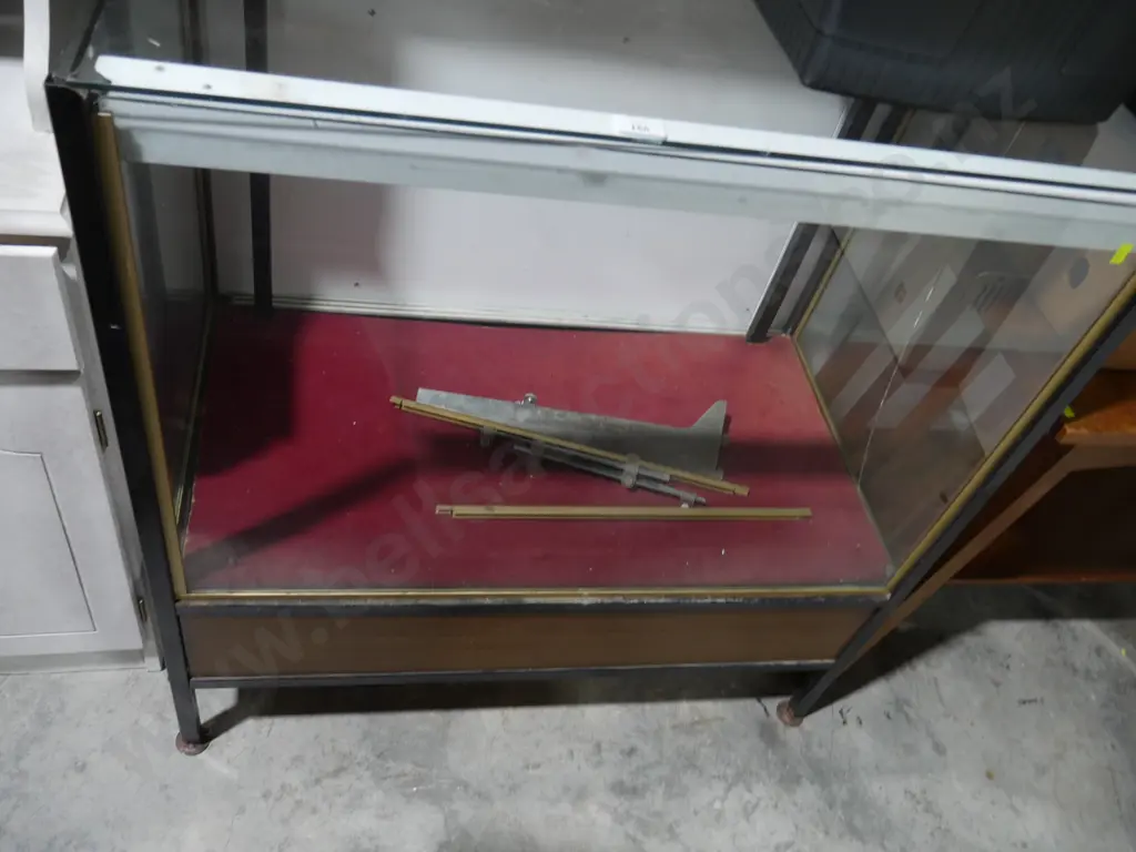 Glass display cabinet Image 1++