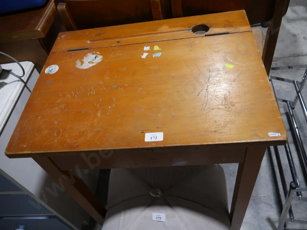 Wooden school desk Image 1++