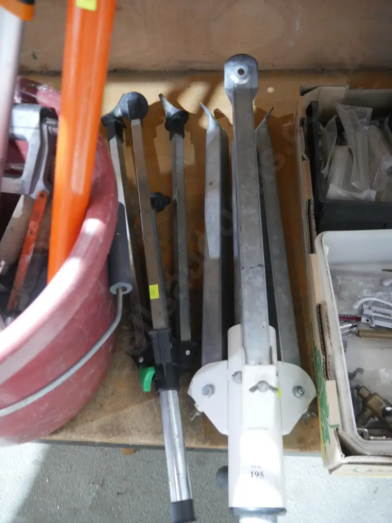 Tripods Image 1++