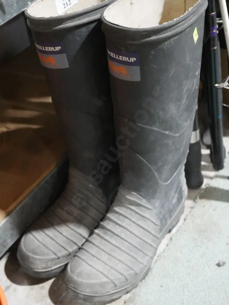Gumboots Image 1++