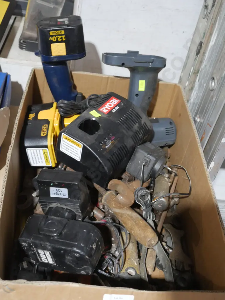 Box of workshop tools Image 1++