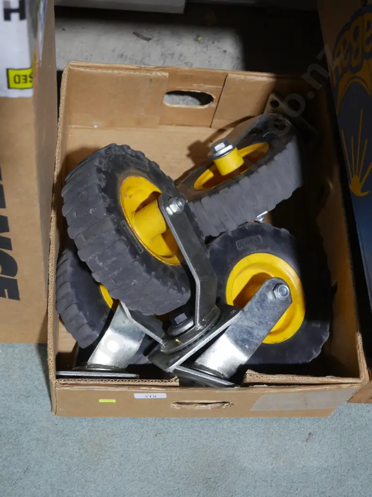 Set of 4 caster wheels Image 1++