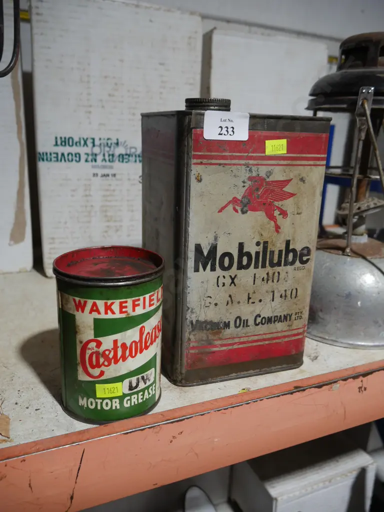 Grease and oil cans Image 1++