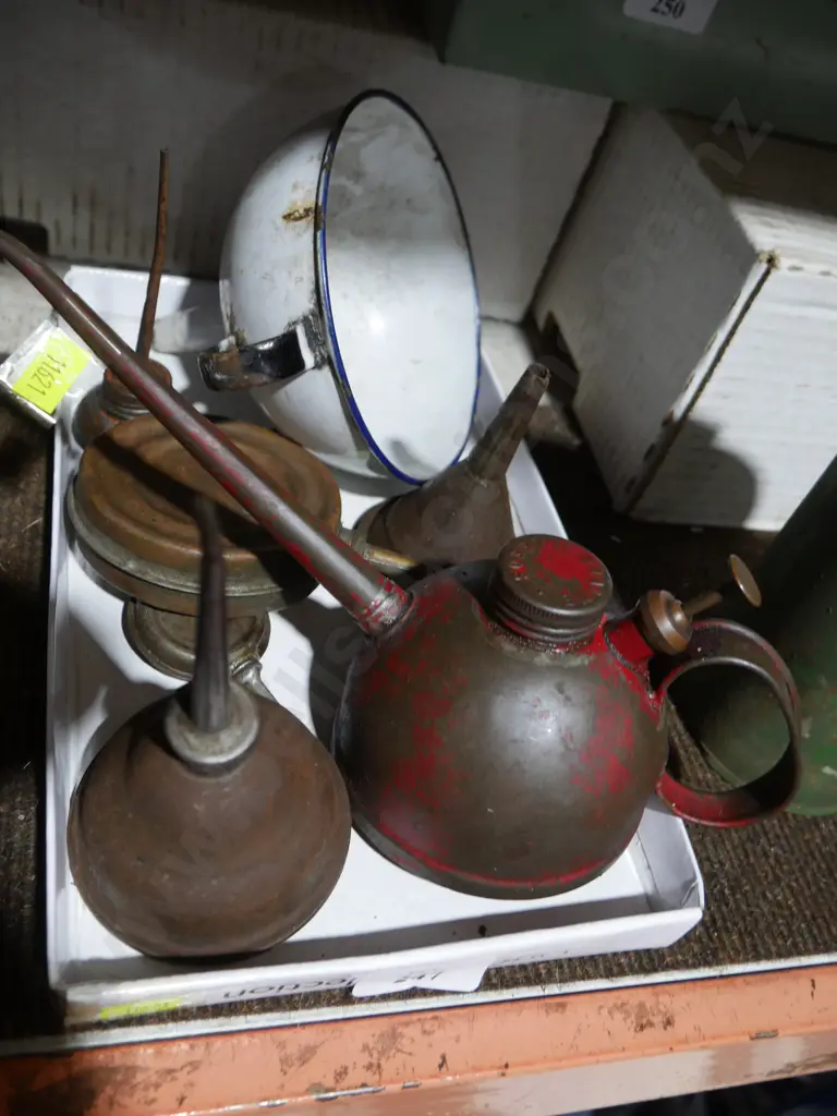 Assorted oil cans etc Image 1++