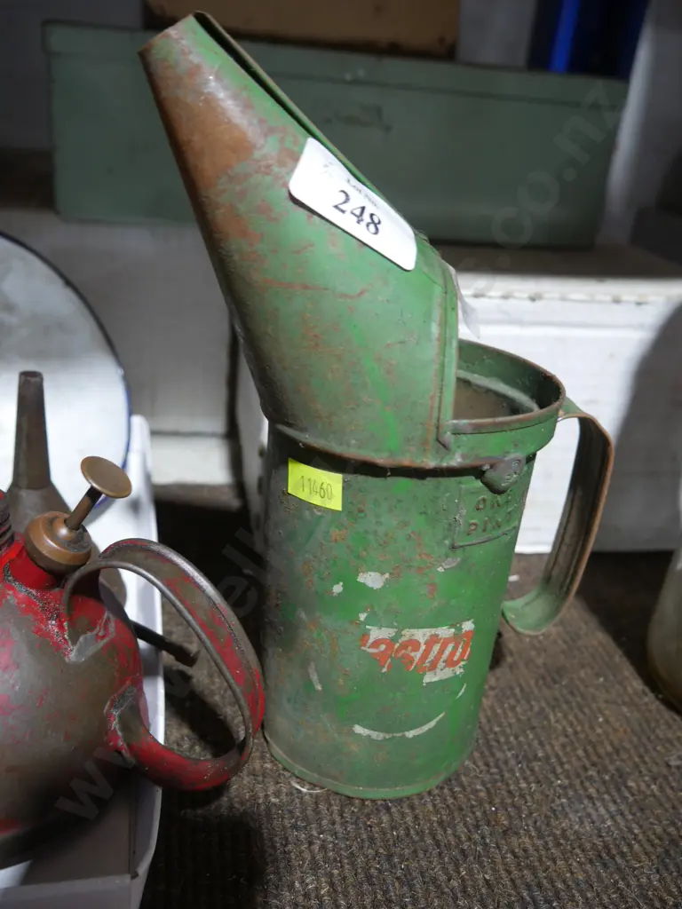 Castrol oil can Image 1++
