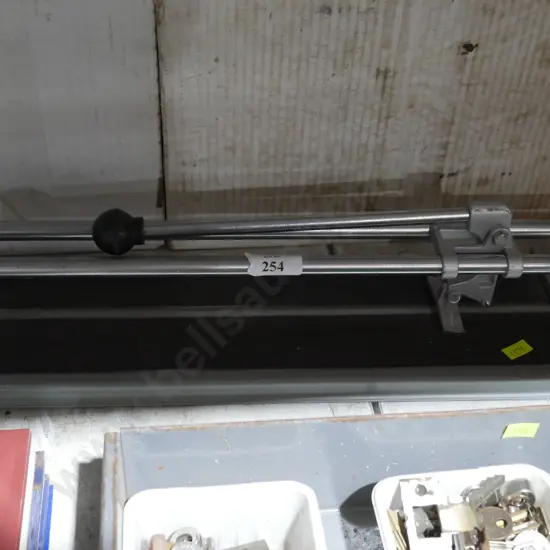 Tile cutter