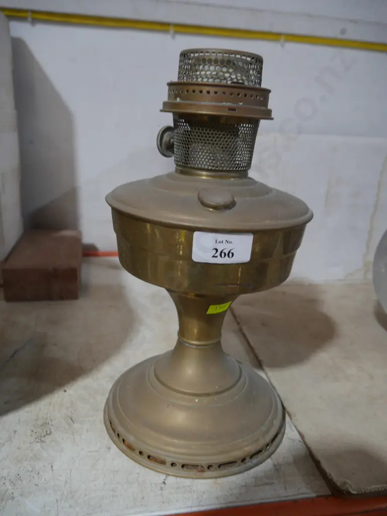 Brass lamp base Image 1++