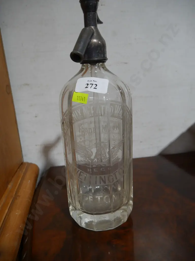 Soda syphon - Phoenix Wellington Image 1++