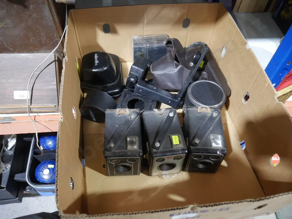 Box brownie cameras and cases etc Image 1++