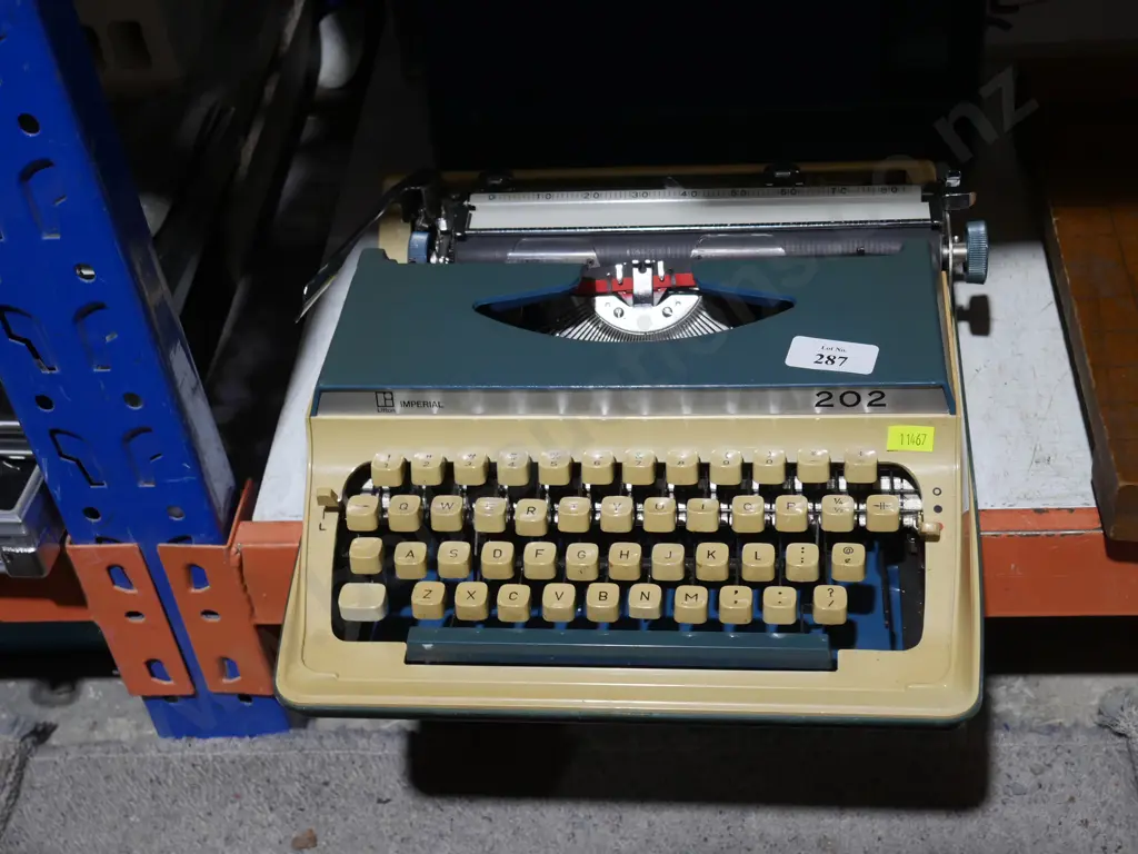 Typewriter Image 1++