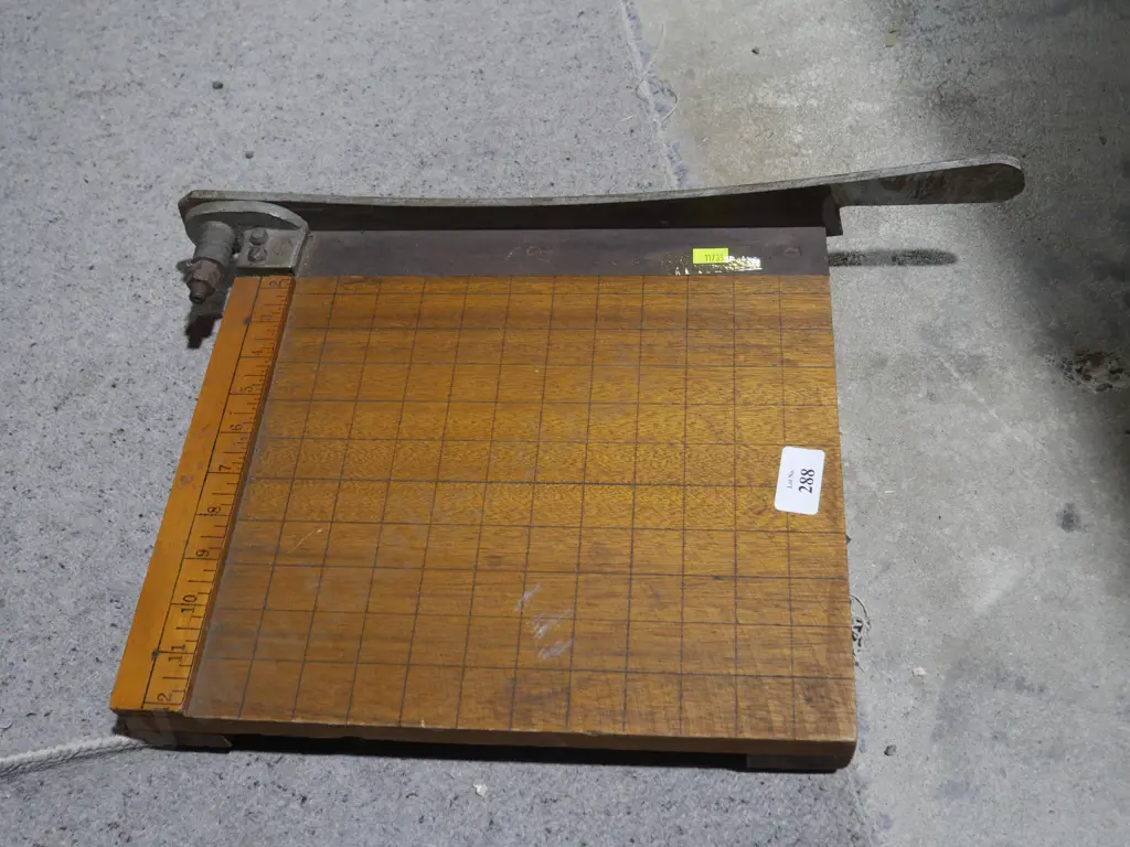 Guillotine Image 1++