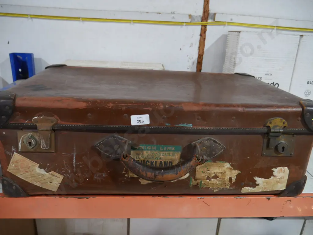 Vintage suitcase Image 1++