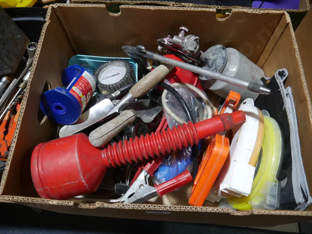 Assorted workshop sundries Image 1++