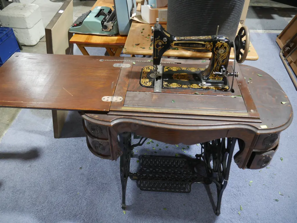 Treadle sewing machine Image 1++