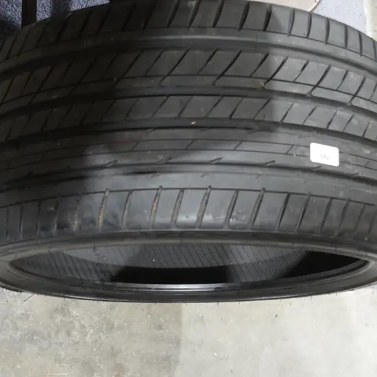 Car tyre - 285/30/20