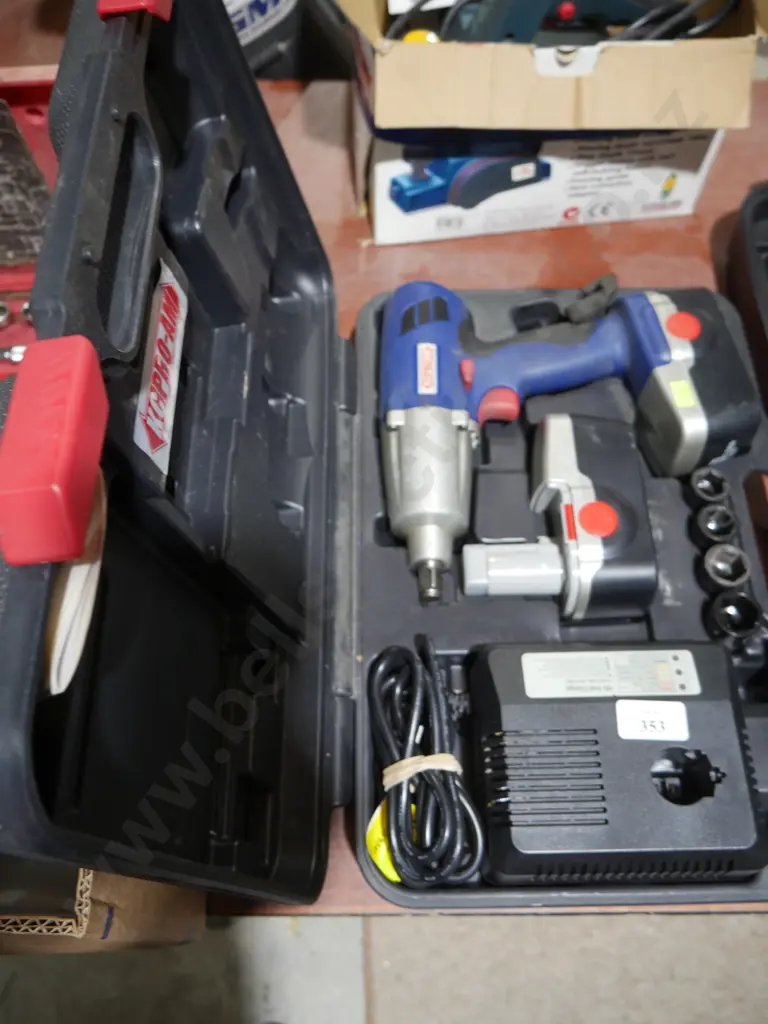 Cordless impact wrench Image 1++
