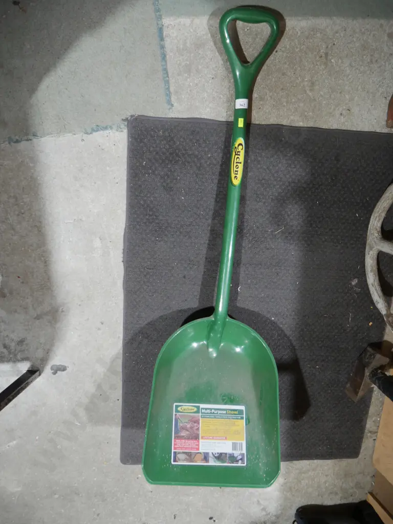 Plastic shovel Image 1++