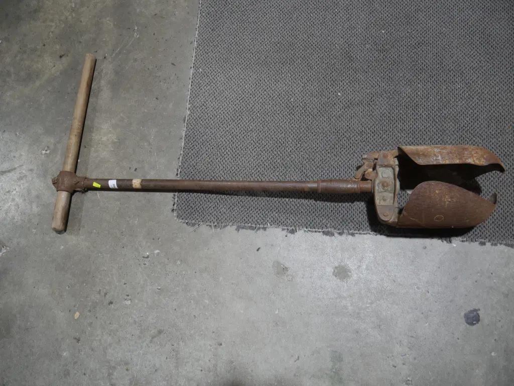 Post hole digger Image 1++