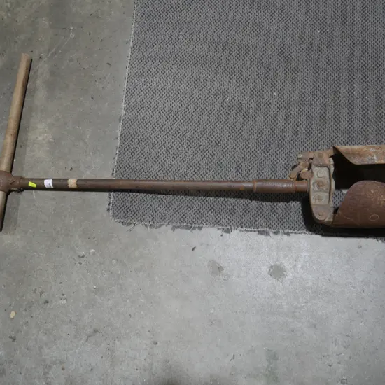 Post hole digger