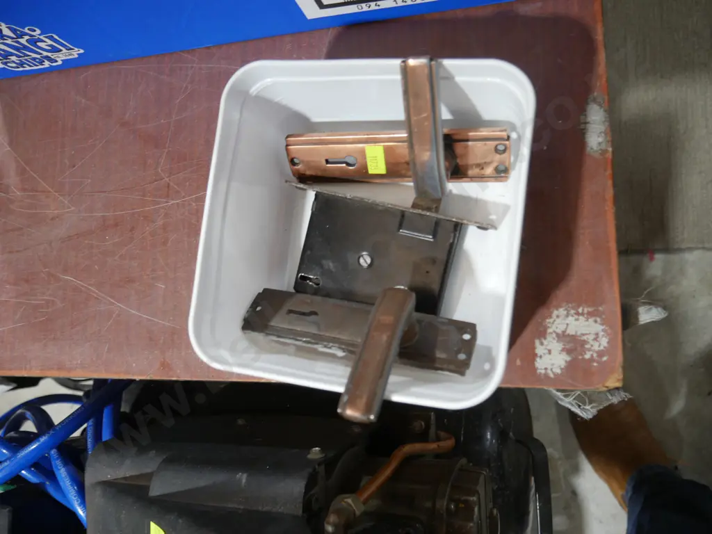 Door handle and lock Image 1++