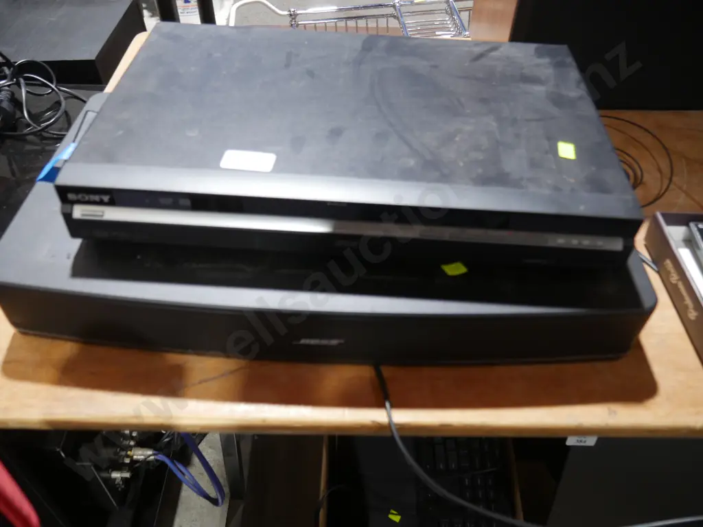 Sony DVD player and Bose sound bar Image 1++
