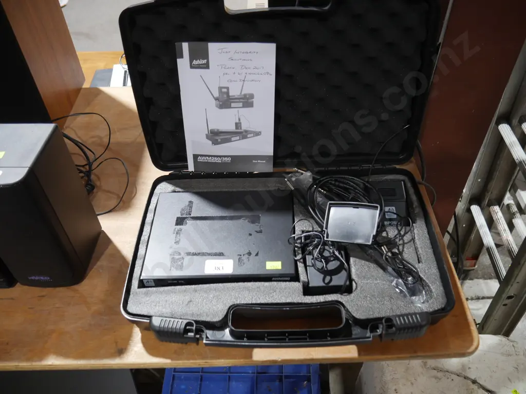 Wireless microphone system Image 1++