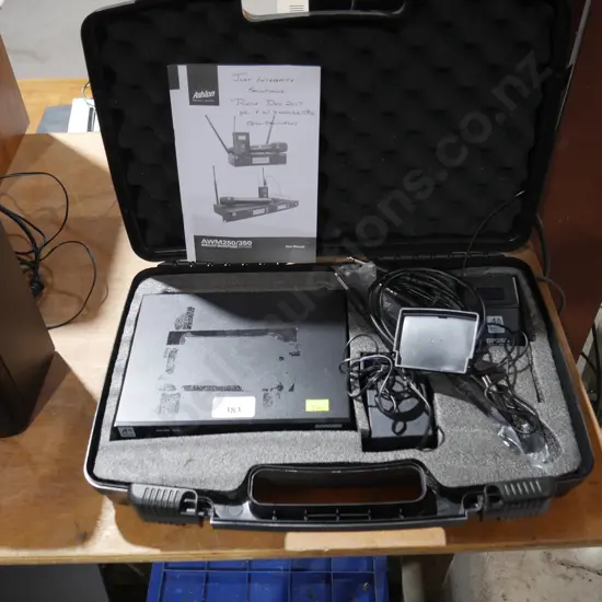 Wireless microphone system