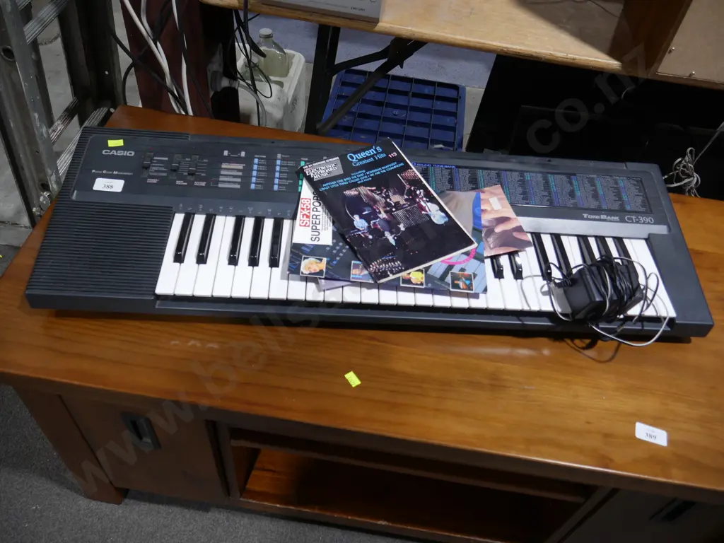 Casio electric keyboard Image 1++