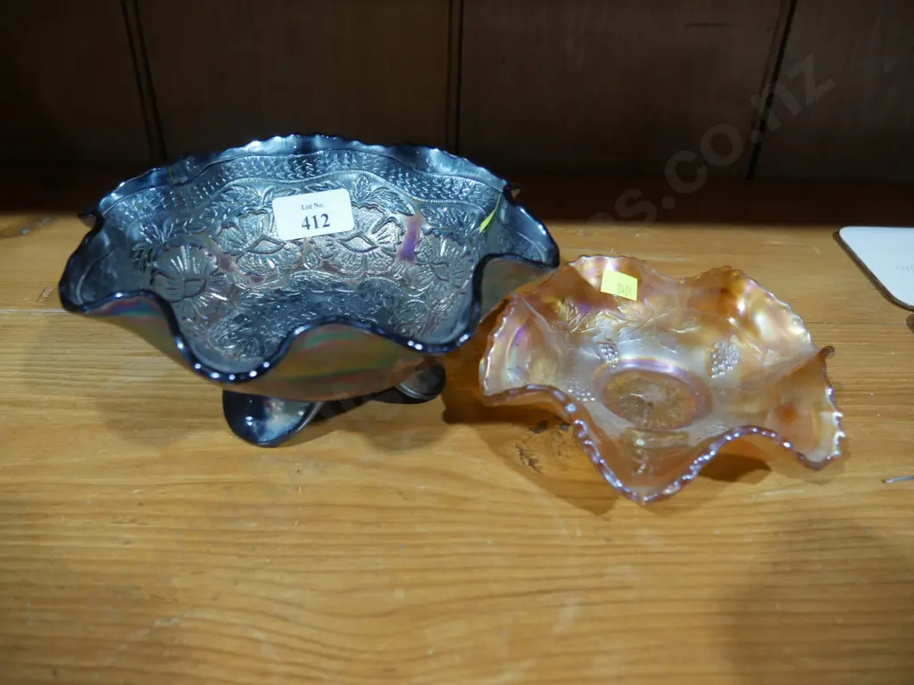 Two carnival glass bowls Image 1++