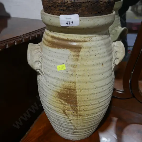Pottery container