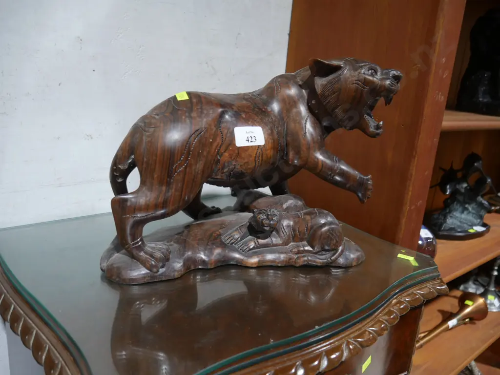 Carved big cat ornament Image 1++
