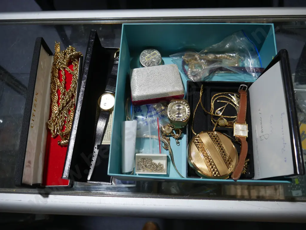 Assorted jewellery and watches Image 1++