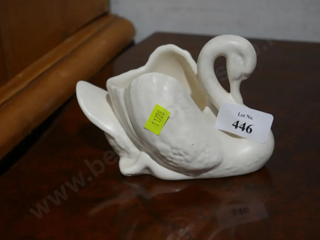 Small Crown Lynn swan Image 1++