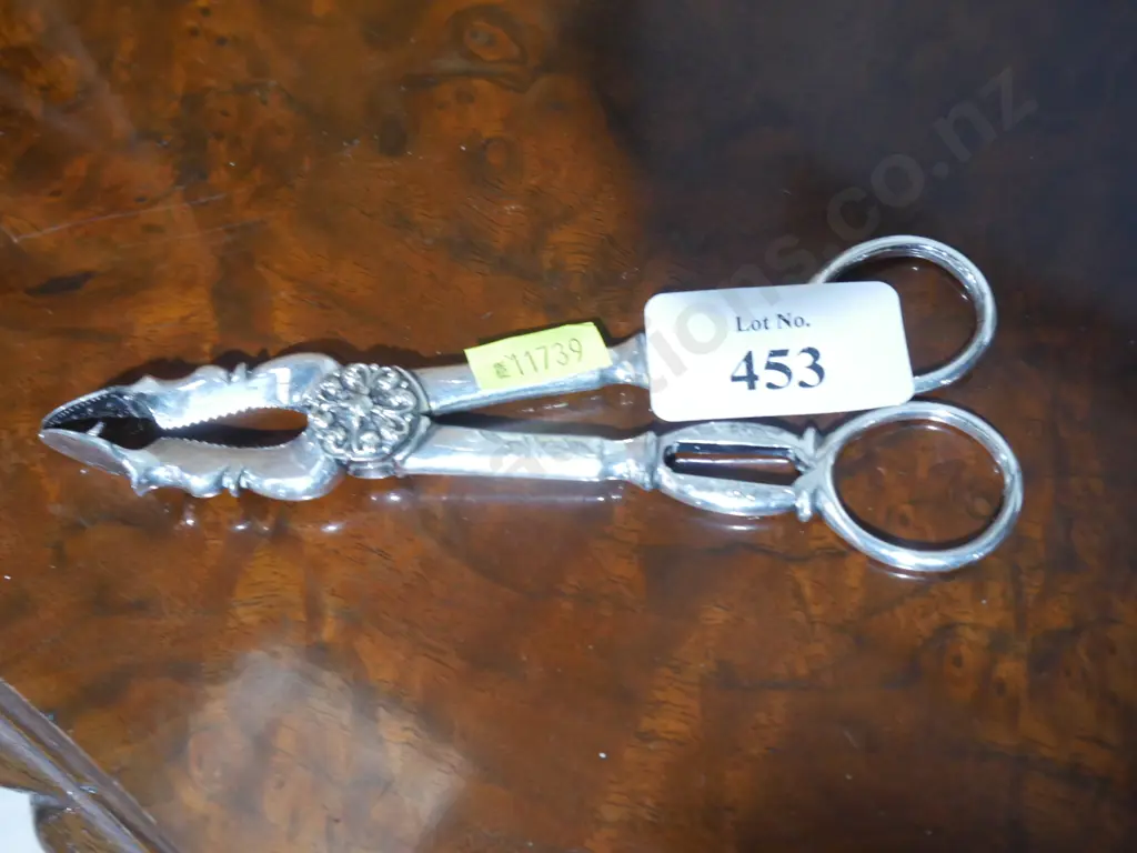 Silver tongs Image 1++