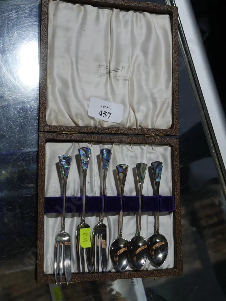 Case forks and spoons Image 1++