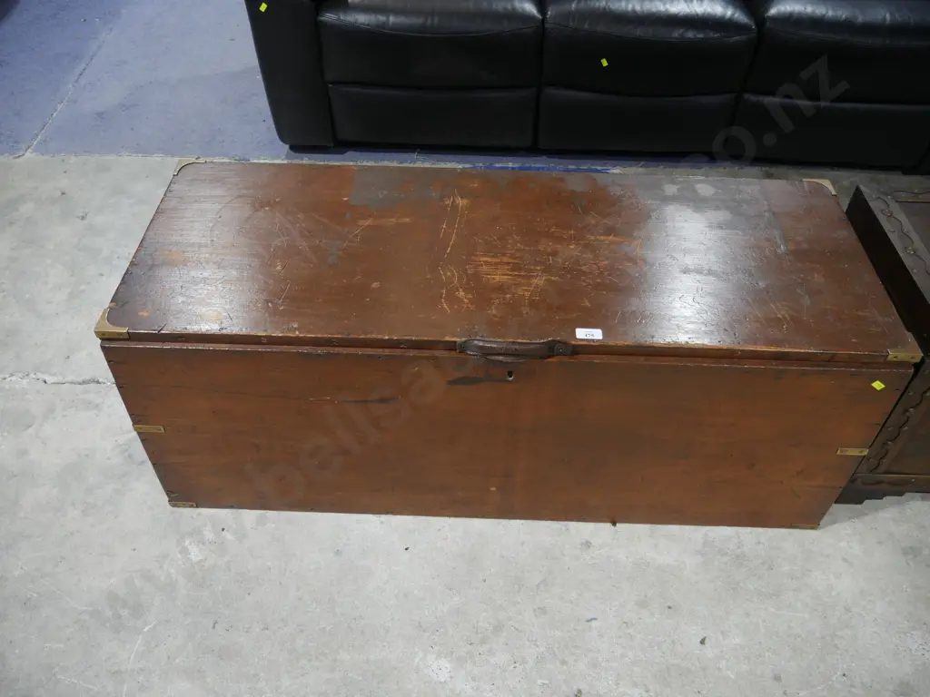 Wooden trunk Image 1++