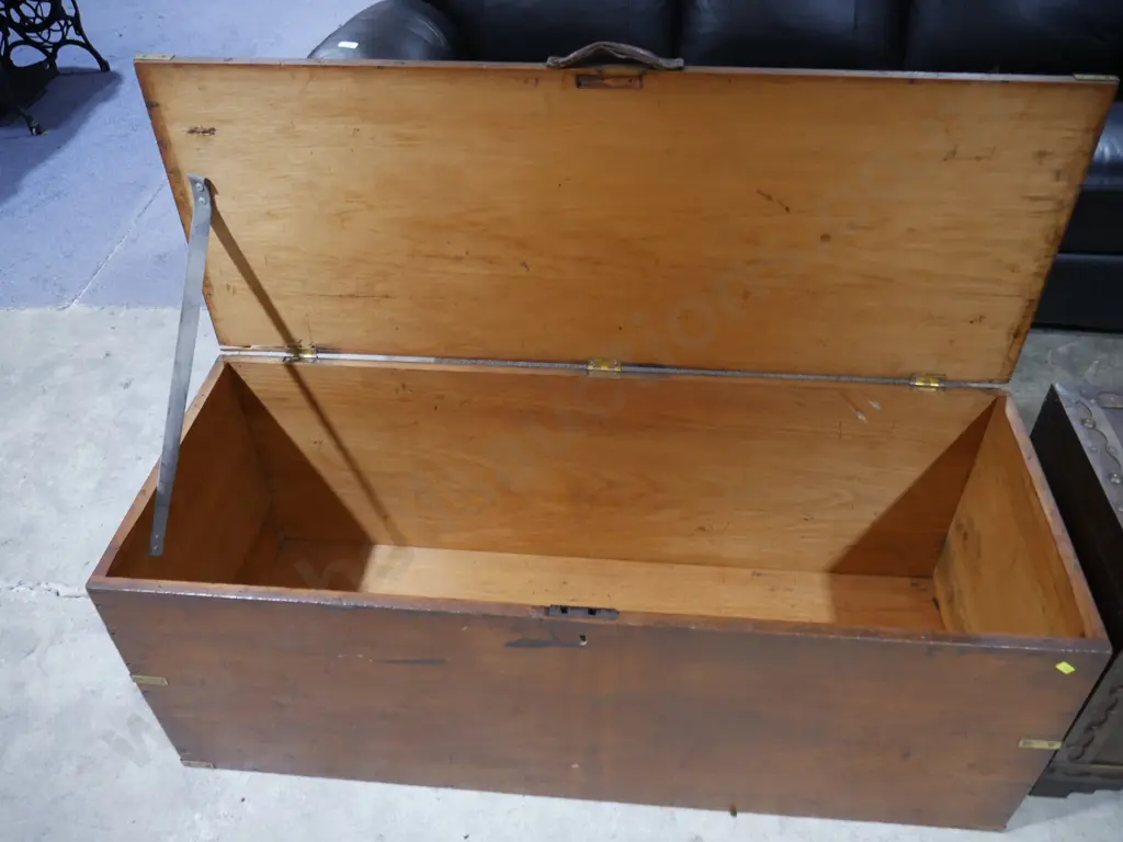 Wooden trunk Image 1++
