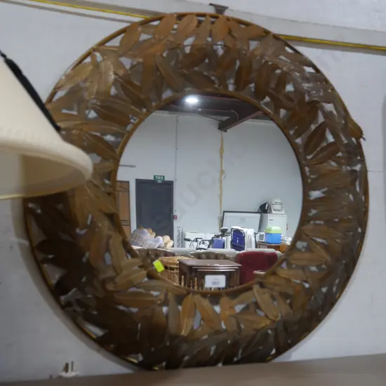Round mirror