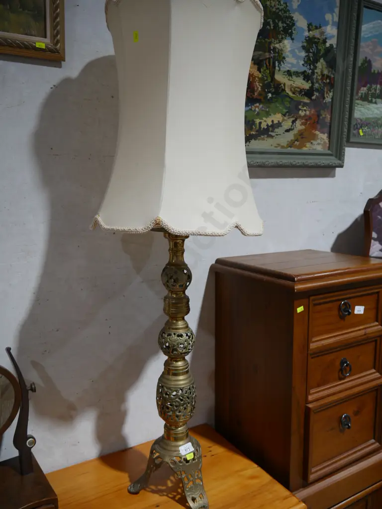 Brass bass table lamp Image 1++