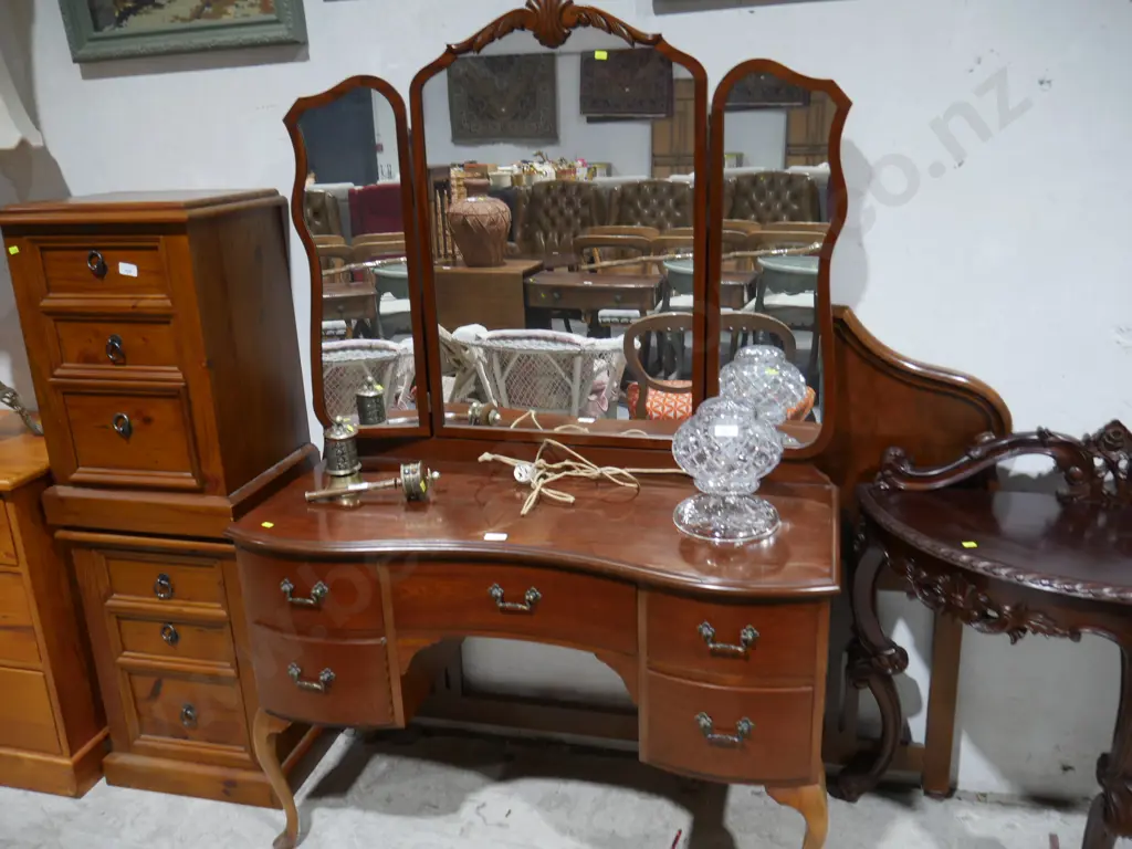 Mirror back dresser Image 1++