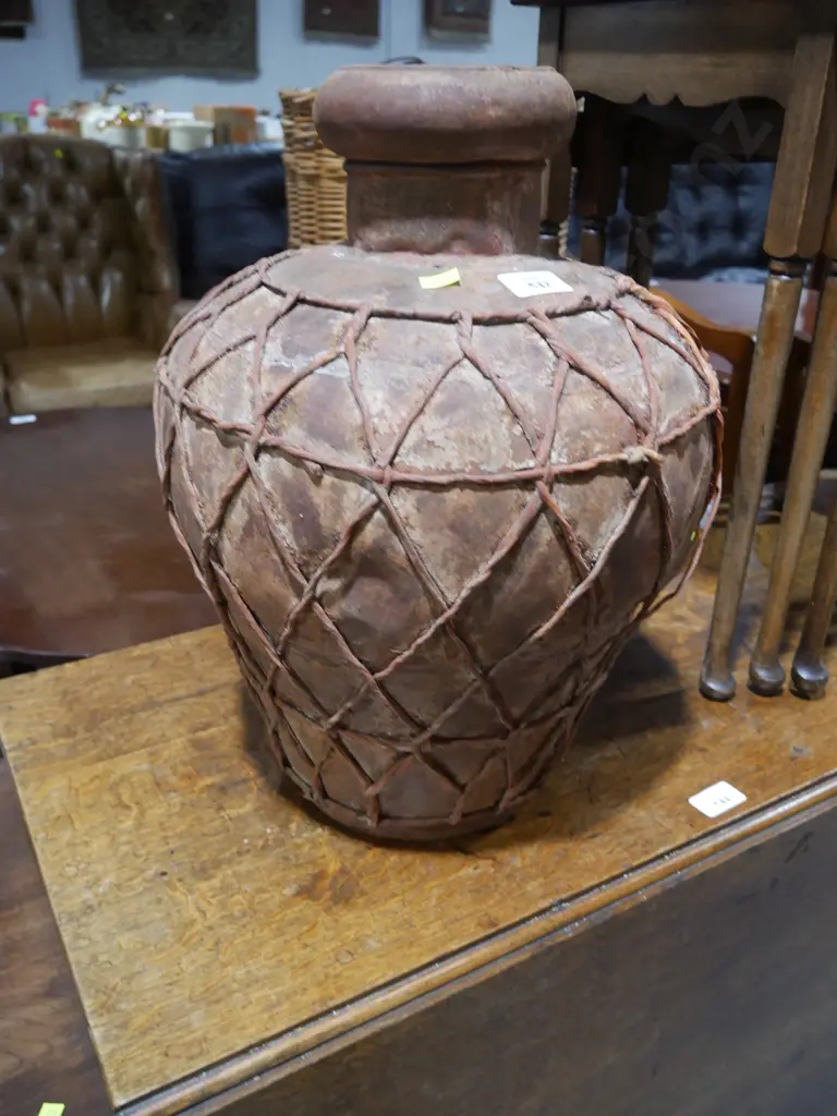 Pottery vase Image 1++