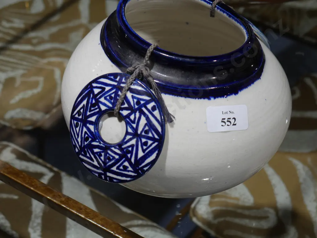 Pottery vase Image 1++