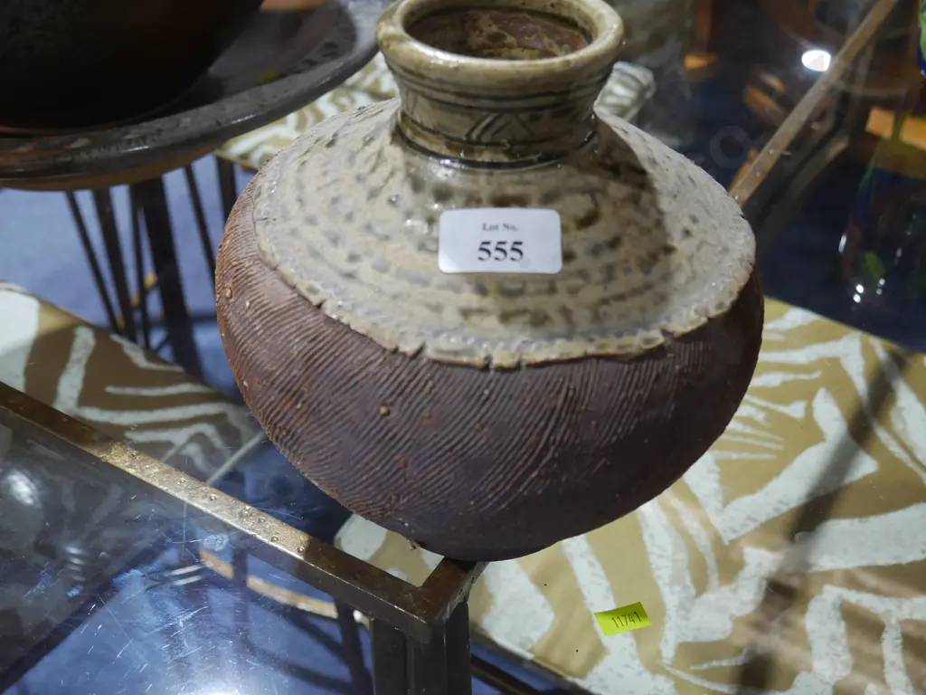 Pottery vase, Warwick Lidgard? Image 1++
