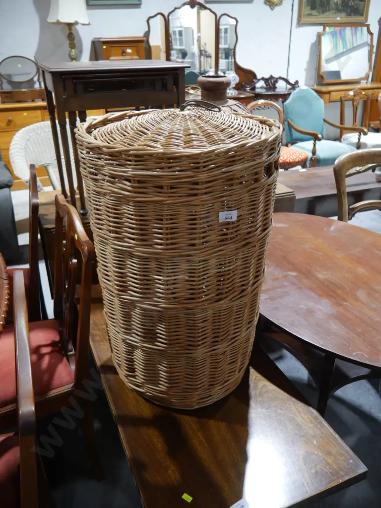 Cane laundry basket Image 1++