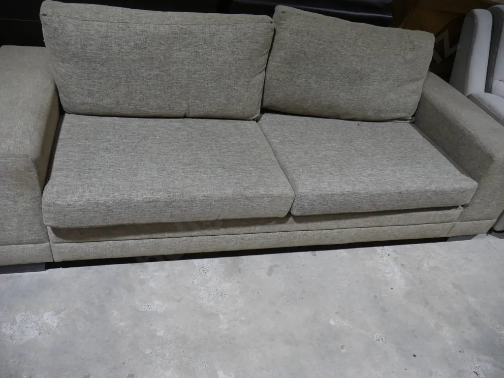 Two-piece lounge suite Image 1++