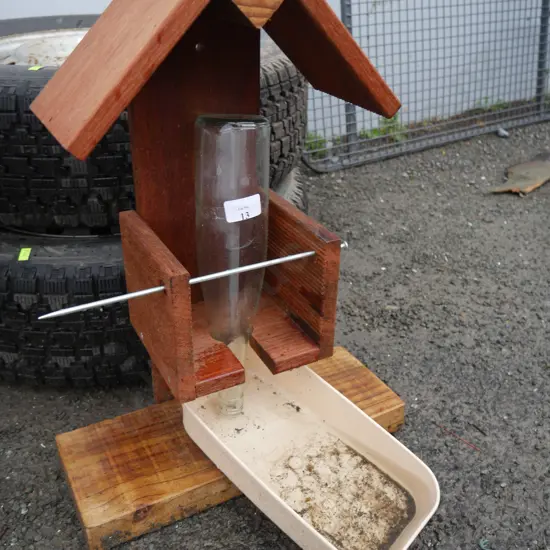 Bird feeder
