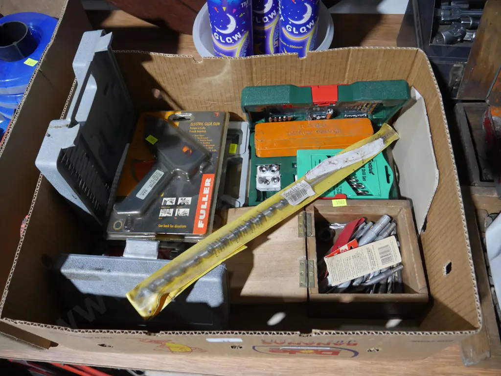 Grinder set, screwdriver bits etc Image 1++