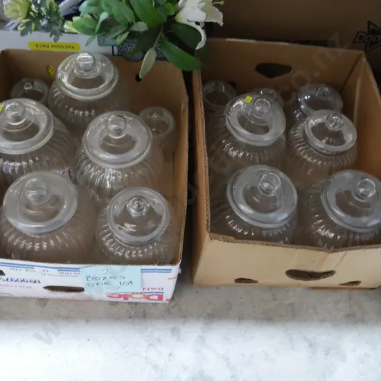 2 boxes of glass lidded containers